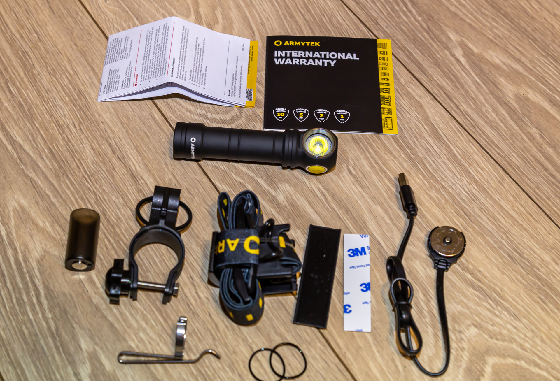 Armytek wizard c2 pro max lr. Клипса на фонарик Армитек Визард. Armytek Wizard c1 Pro Magnet USB вставить аккумулятор. Армитек Визард с2 про. Armytek Wizard c1 Pro Magnet USB как заряжать.