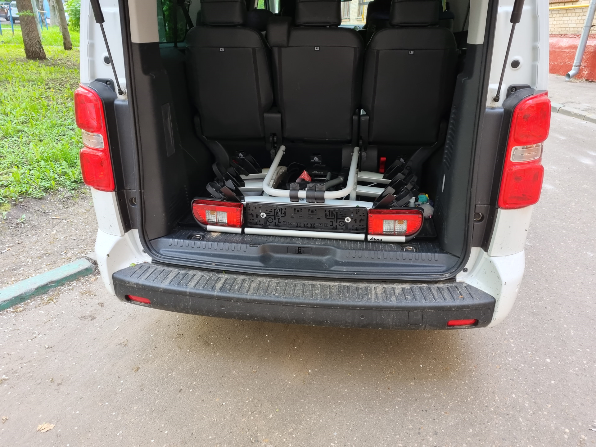 багажник для велосипедов на фаркоп Atera Strada DL3 — Peugeot Traveller ...