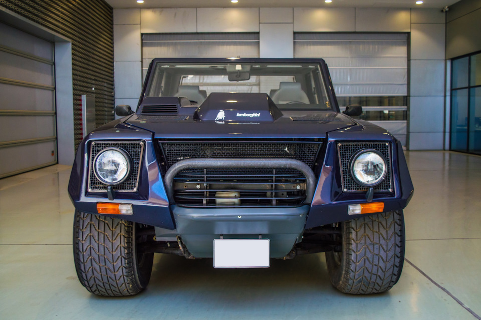 Внедорожник Lamborghini lm2