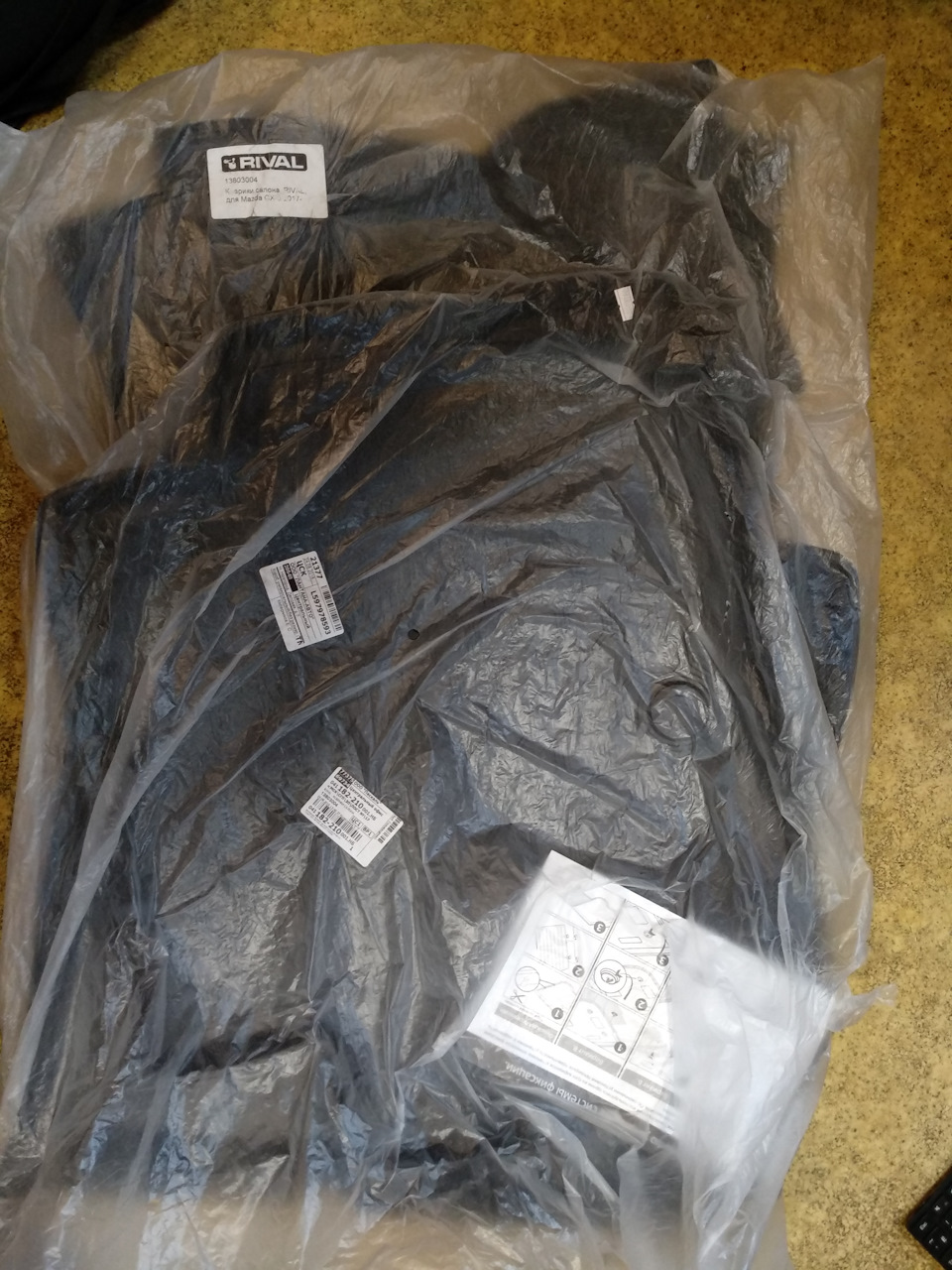 пришли в целофане, запах конечно жесткий был, но полежали и всё гуд) — Mazda CX-5 (2G)