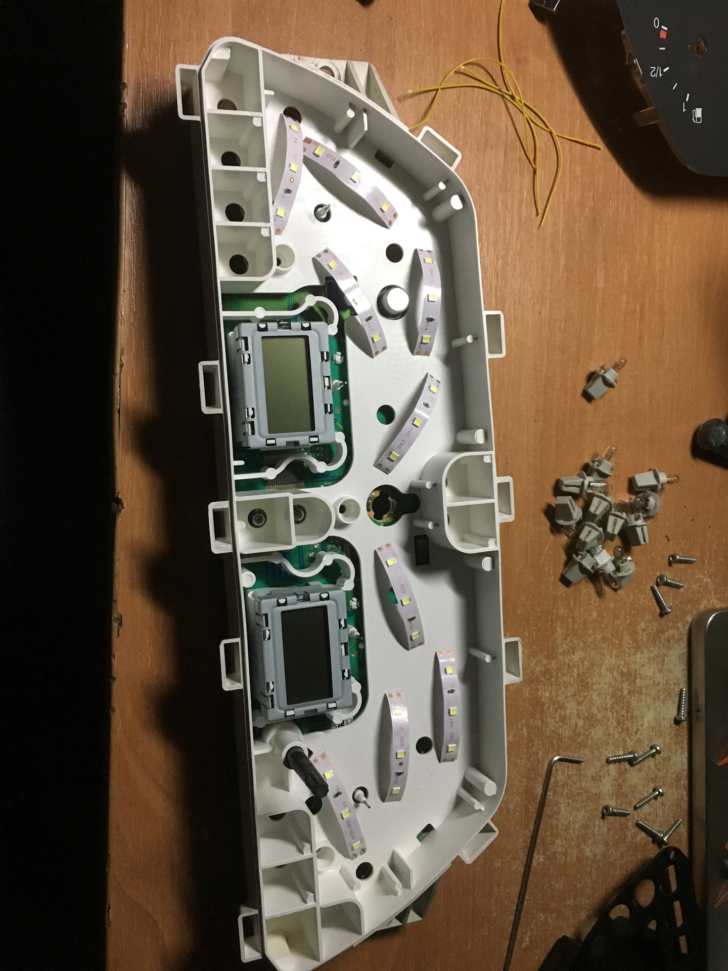 Подсветка приборной панели или как дурная голова рукам покоя не даёт ...