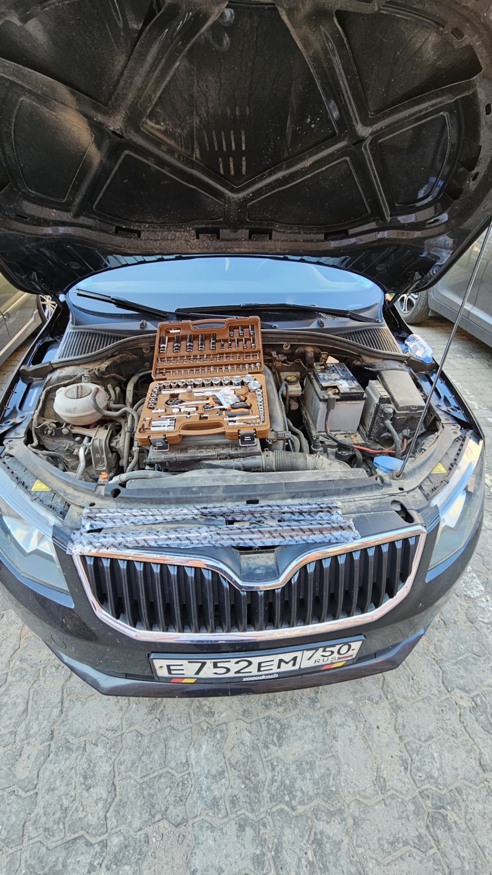 Упоры капота. — Skoda Octavia A7 Mk3, 1,2 л, 2014 года | своими руками ...