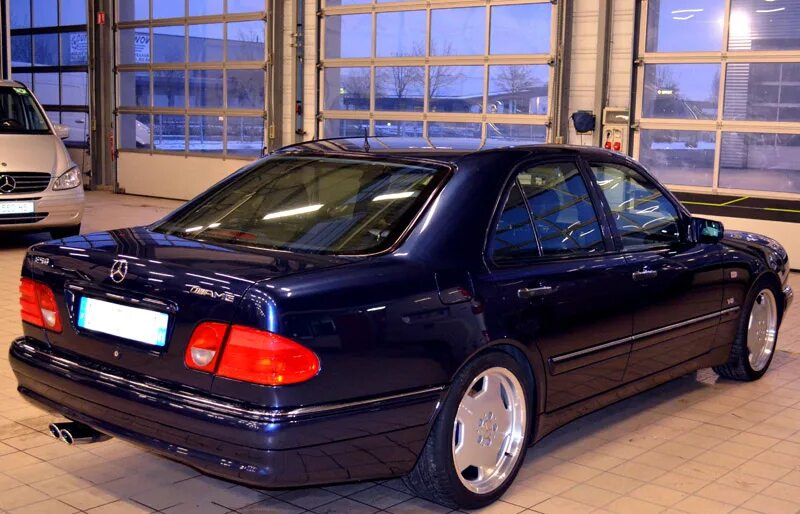 Mercedes Benz e210