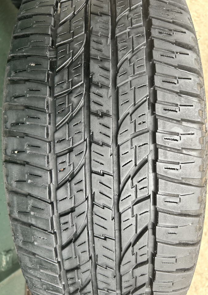 Шины всесезонные Yokohama 265/70 R15, литые диски Toyota 7Jx15 ET8 ...