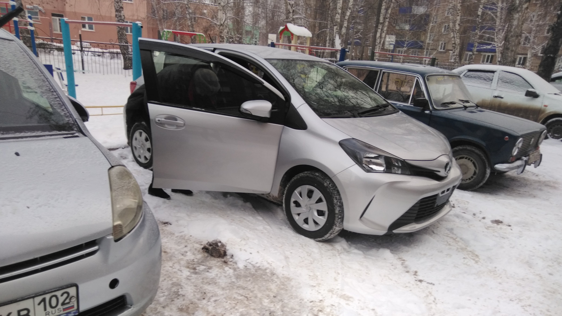 Toyota Vitz (130) 1.0 бензиновый 2015 | на DRIVE2