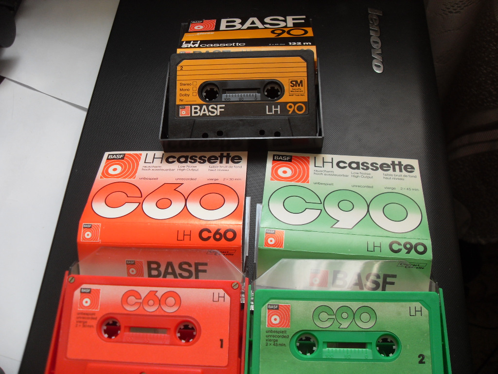Кассета ель. Кассеты BASF c90. Кассета BASF 120. Магнитофон кассета BASF c60. BASF кассеты c60 Chrome.