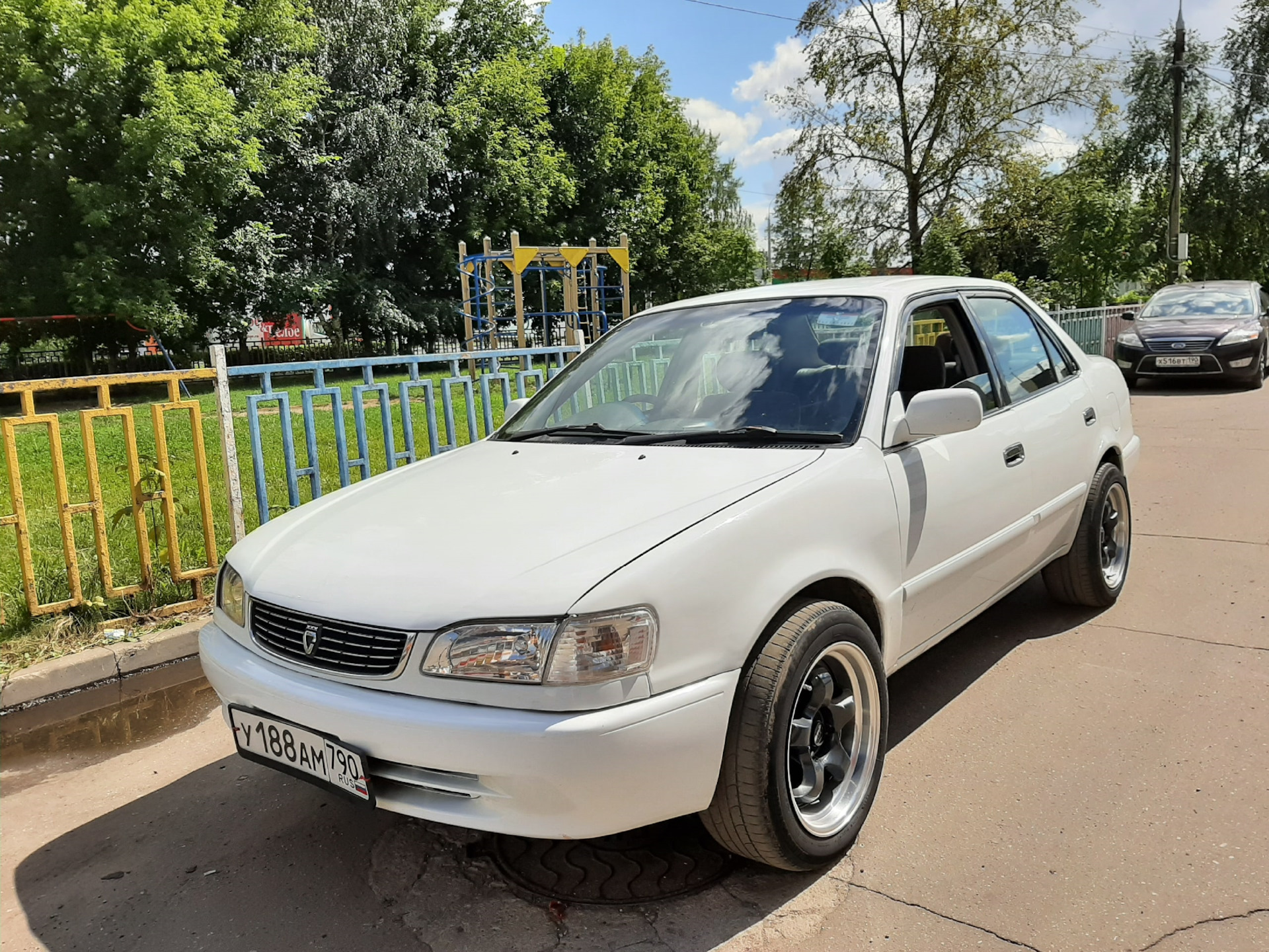 Тойота Королла ае 110 в 2000