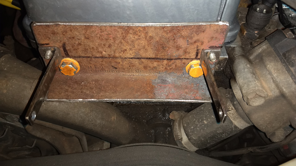 9. Кронштейн ЭБУ, крепление троса АКПП, кронштейн катушек зажигания ...