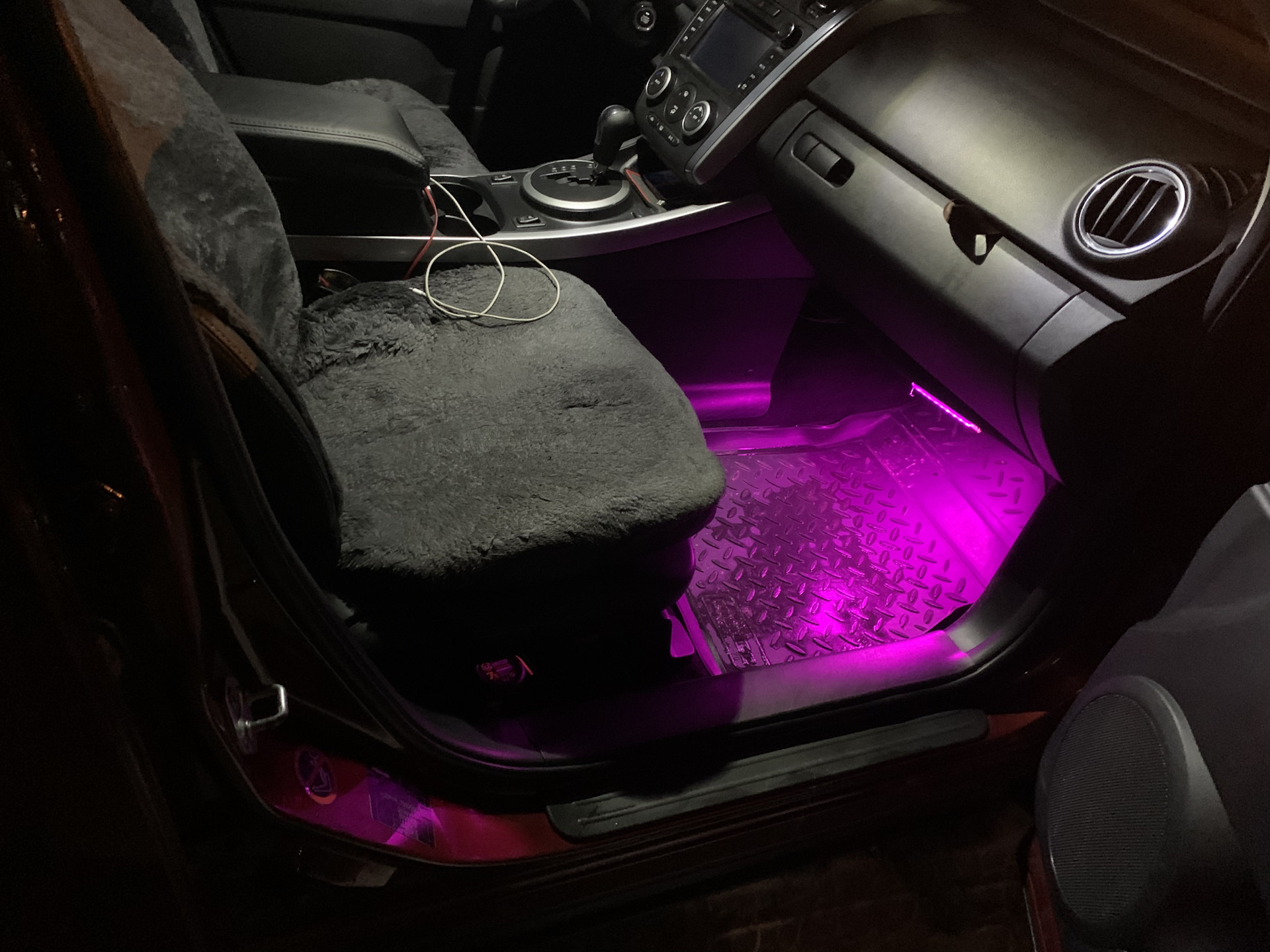 Подсветка мазда сх5. Мазда СХ 7 подсветка ног. Подсветка ног Mazda CX-5. Подсветка ног авто Mazda CX 5. Подсветка салона Мазда сх7.