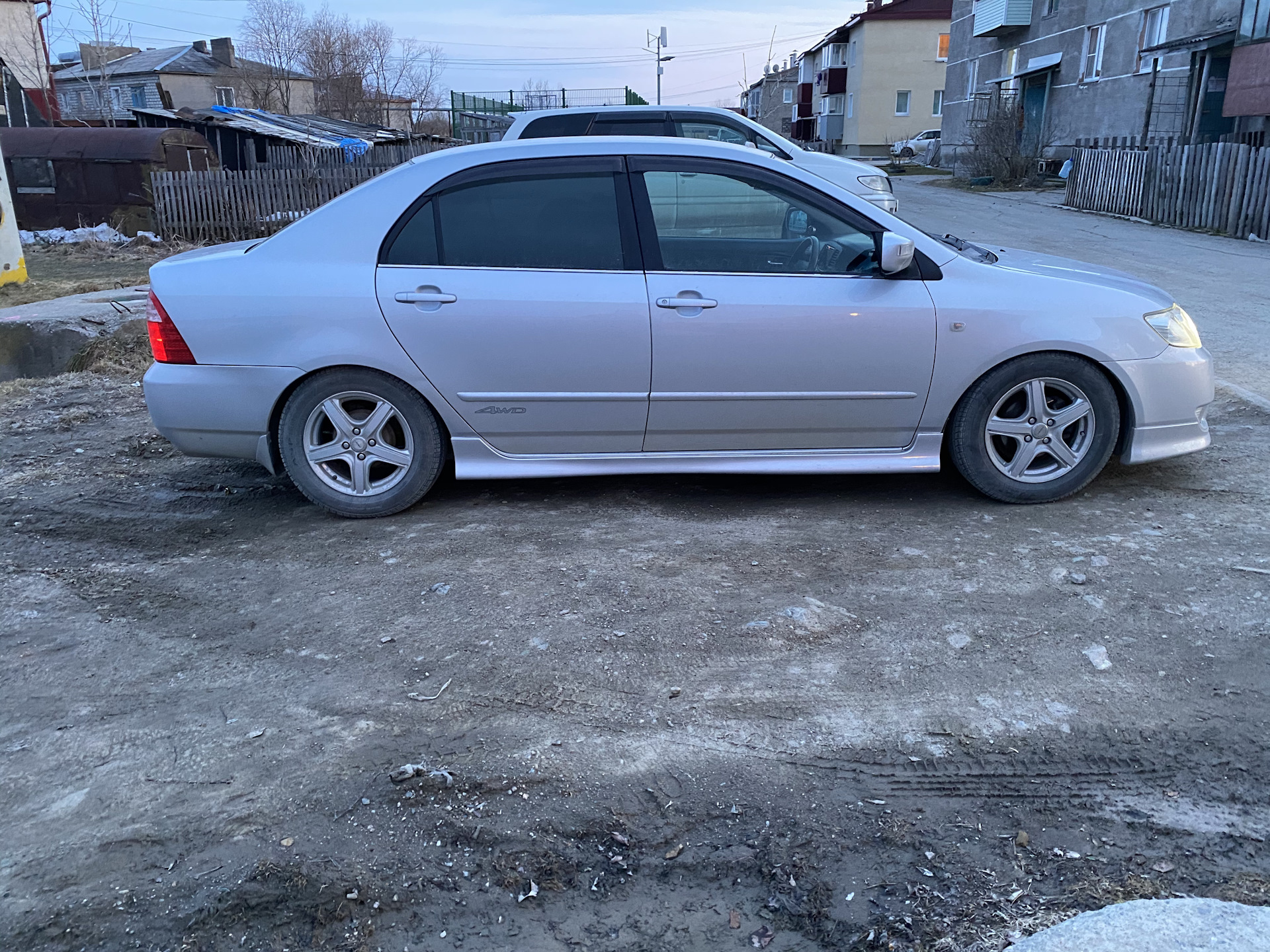 Пороги королла. Toyota Corolla e120 обвес. Corolla e120 обвес порогов. Пороги на Тойота Королла 120 кузов. Toyota Corolla e120 2003 в обвесах.