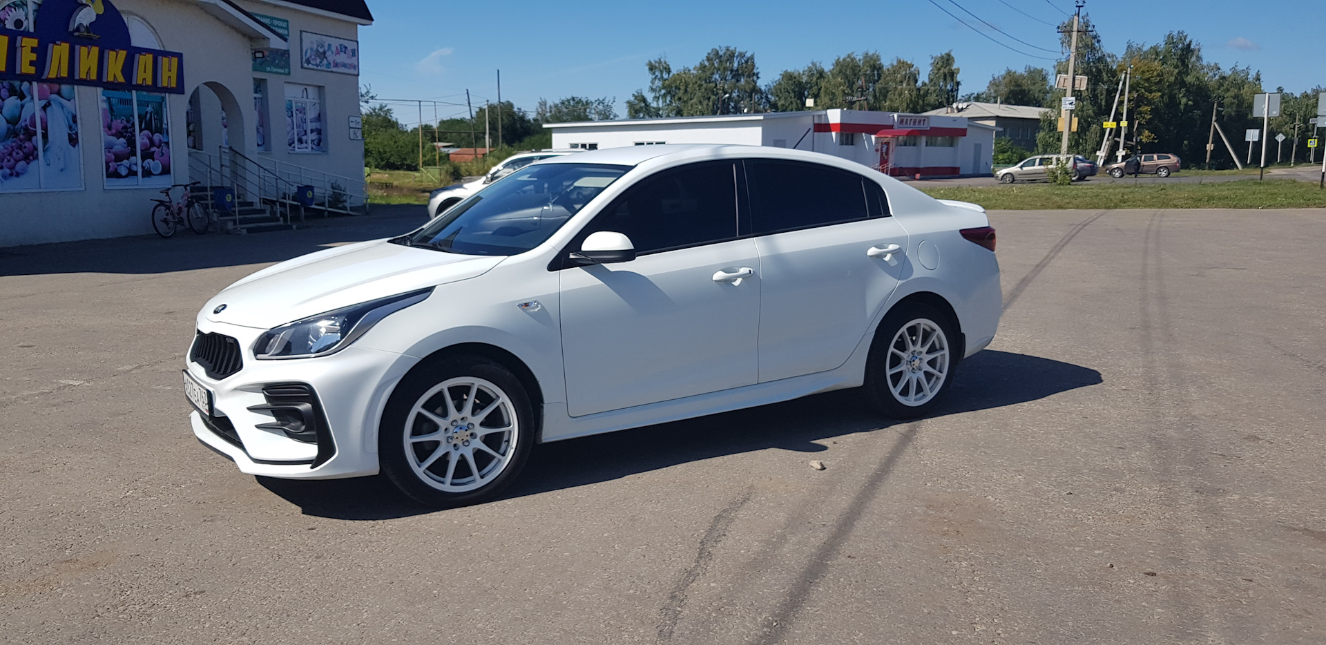 Бел 17. Kia Rio 4 205/50/17. Рио 4 на 17 дисках. Kia Rio 4 белая на 17 колесах. Киа Рио 4 на 17 дисках.