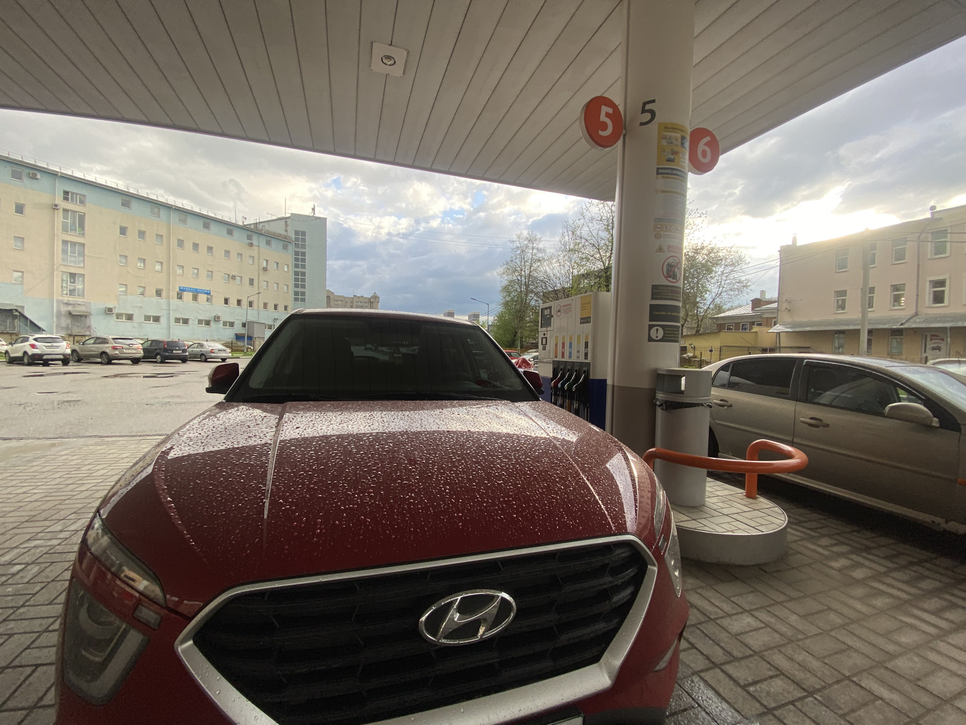 Кия и хендай уходят или нет. Почему уходит хендай. Почему уходит хендай. Сборка автомобиля на заводе. Кия и хендай уходят или нет.