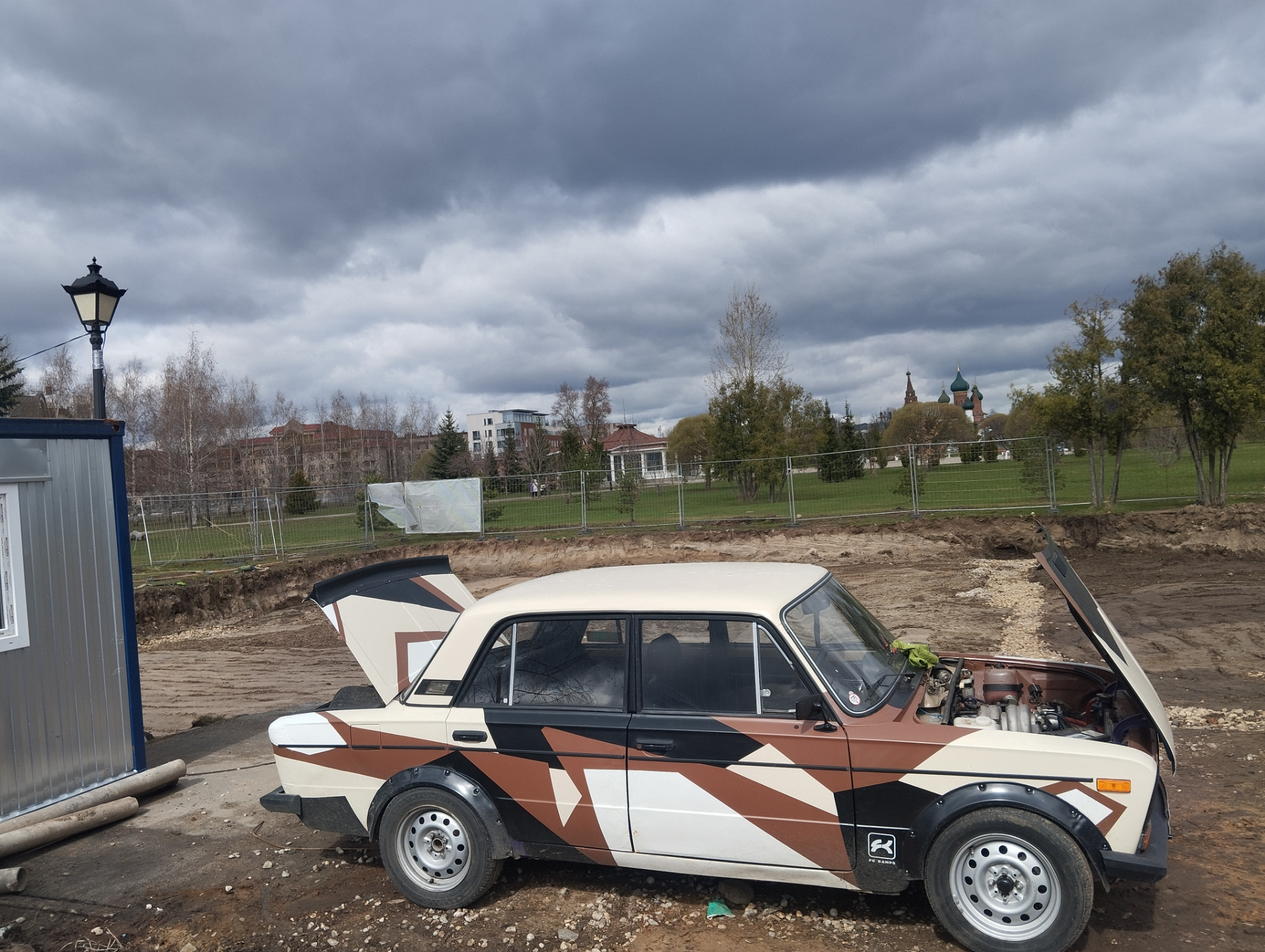 Настройка клапанов в парке 1000 летия, город Ярославль. — Lada 21063, 1 ...