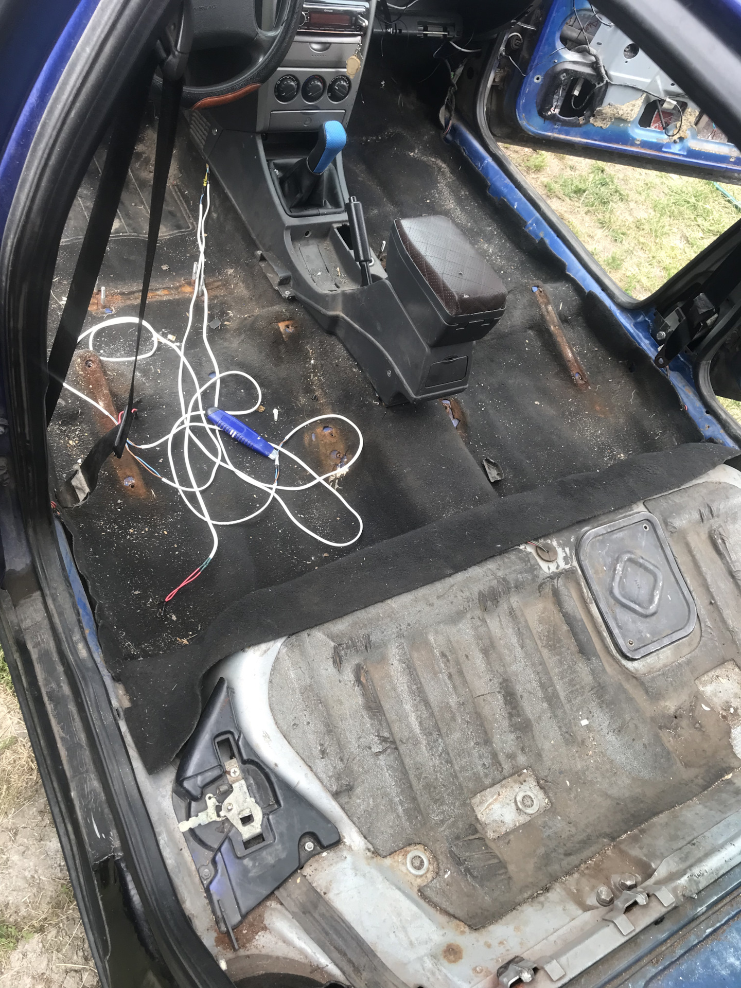 Разбор салона/Покраска днища — Lada Приора седан, 1,6 л, 2007 года ...