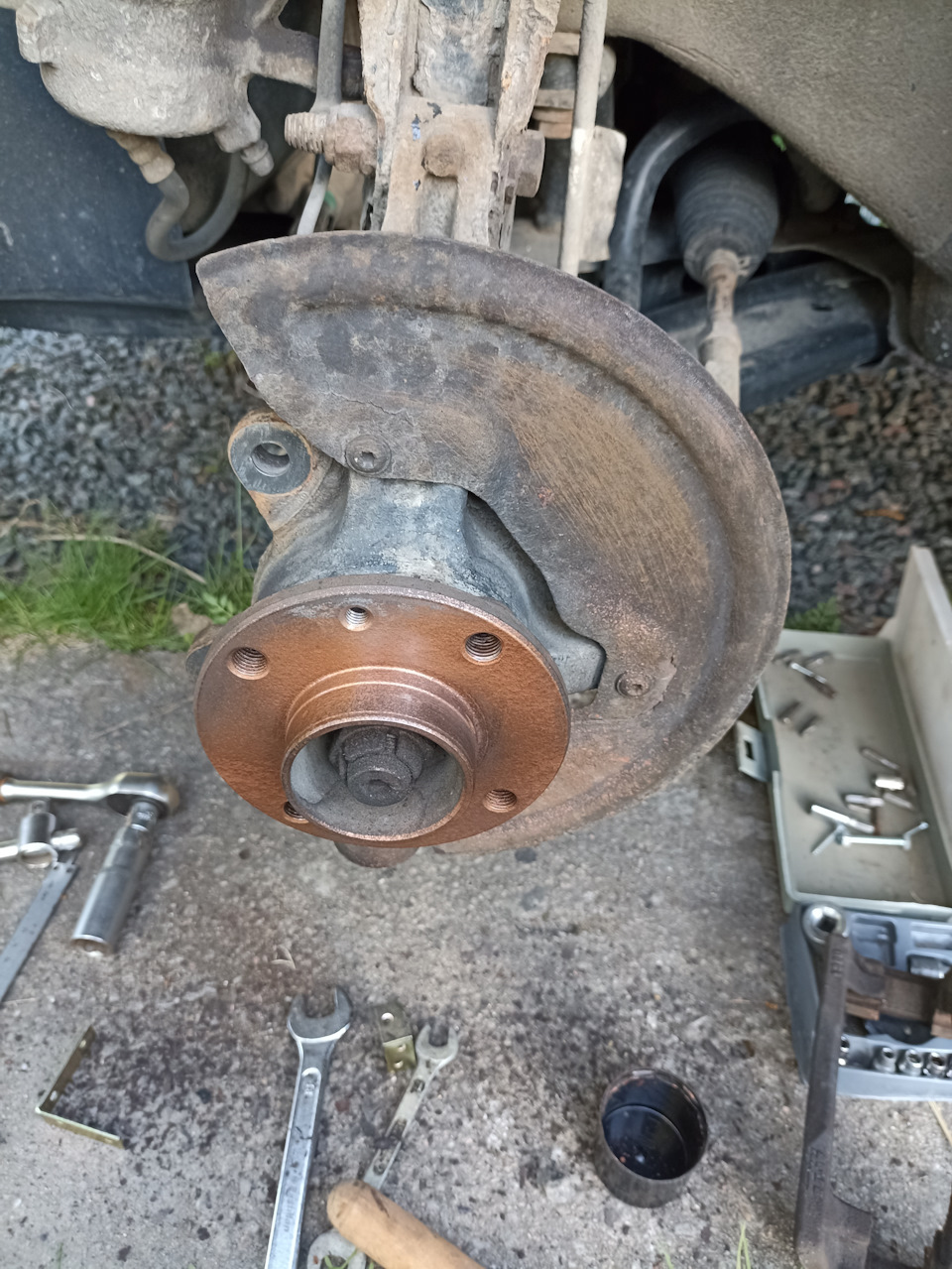 Замена тормозных дисков и колодок — Lada Vesta, 1,6 л, 2016 года ...