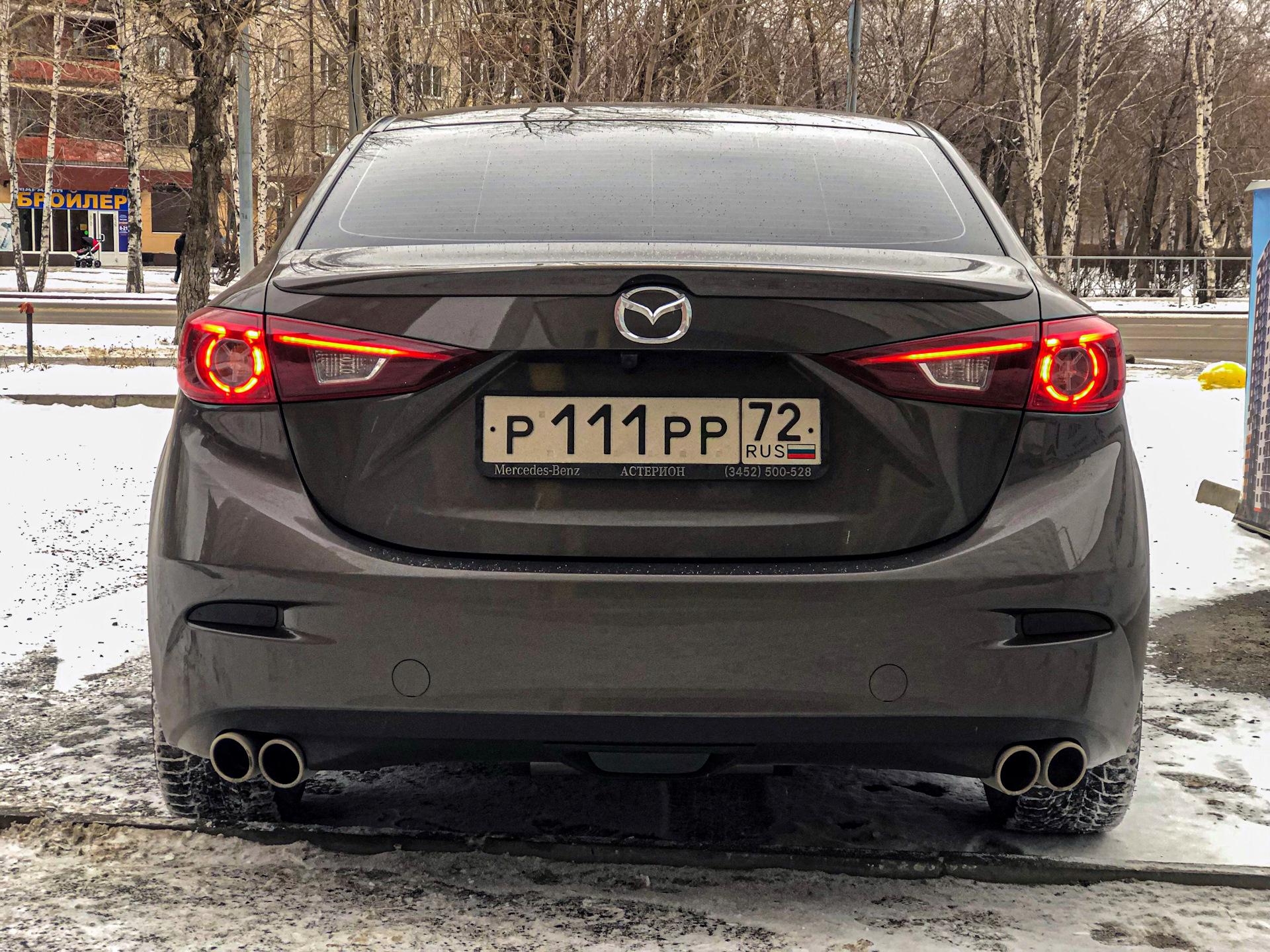 Mazda выхлоп. Выхлоп Mazda 3 BM. Двойной выхлоп Мазда 3 БМ. Мазда 3 2014 седан выхлоп.