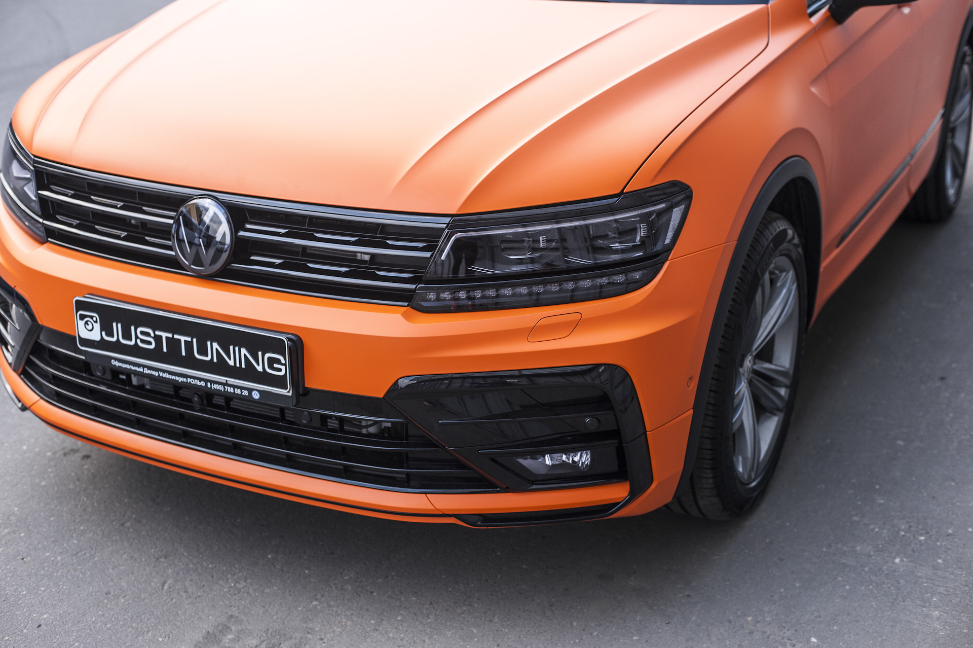 VW Tiguan Orange