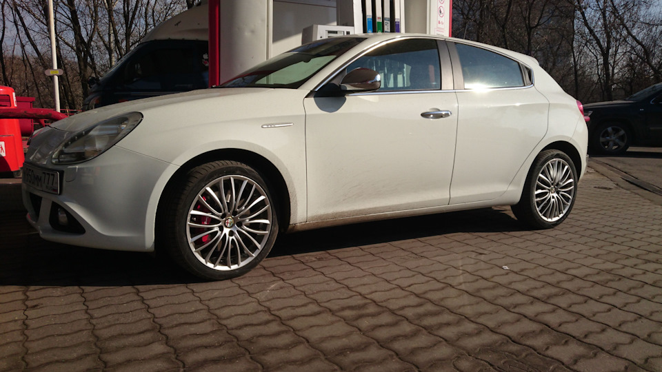 Колёса — Alfa Romeo Giulietta (940), 1,4 л, 2014 года | колёсные диски ...