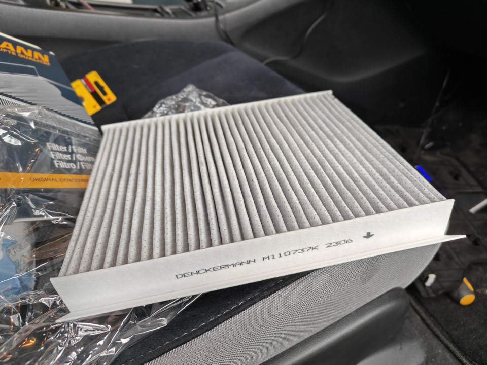 #20 Микро-ТО: Замена салонного фильтра, замена батареек в ключах ...