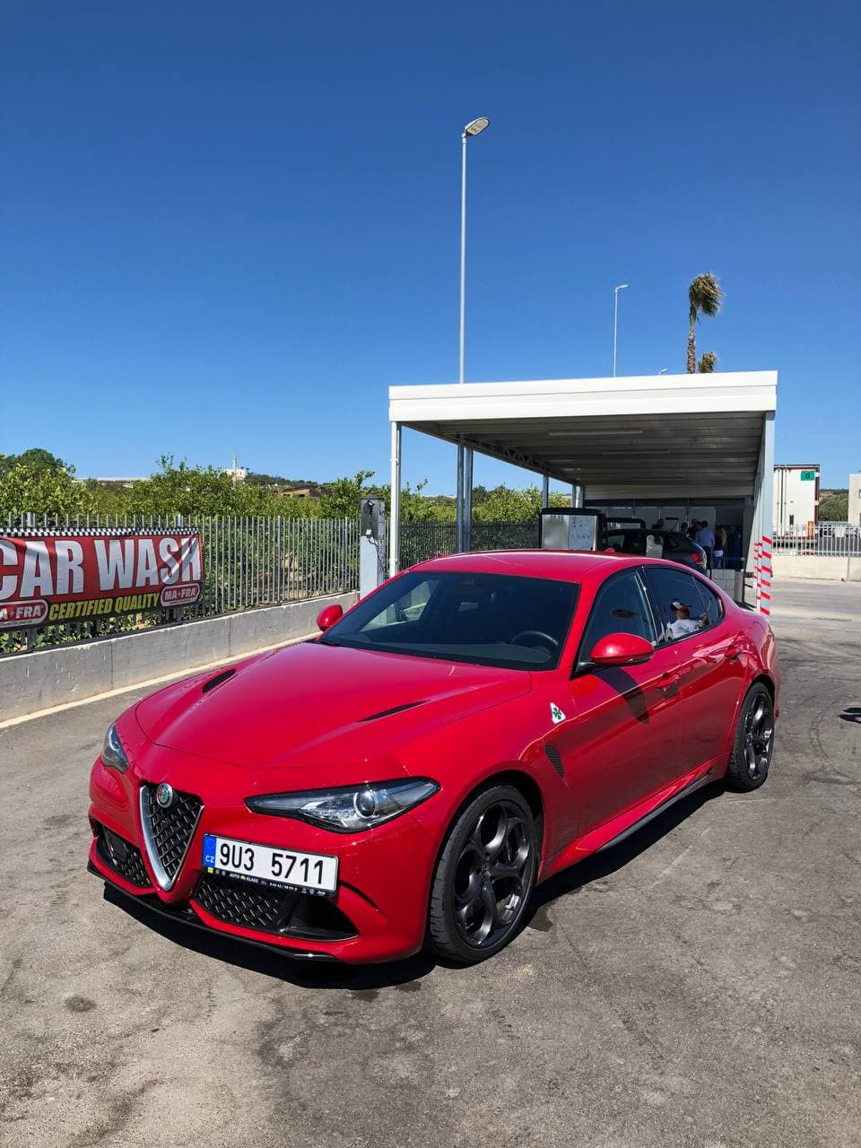 Alfa Romeo Giulia Quadrifoglio. Девочка в красном. — DRIVE2