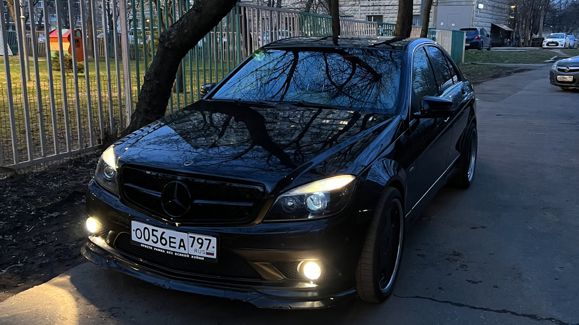 Mercedes-Benz C-class (W204) 3.0 бензиновый 2008 | На 19 тапочках на DRIVE2