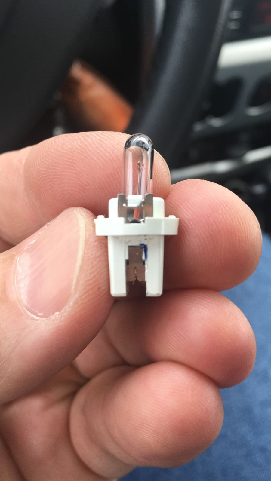 20240218 — Замена лампочки регулятора направления отопления салона ...