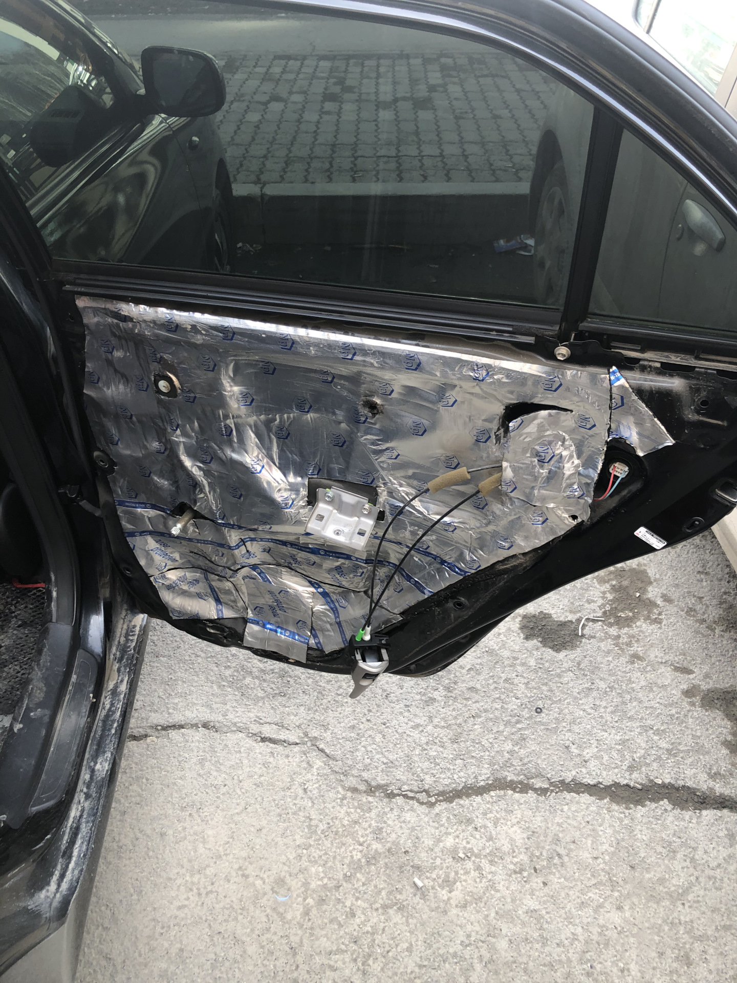 Оклейка дверных карт 🤩😎 — Toyota Corolla (140/150), 1,6 л, 2006 года ...
