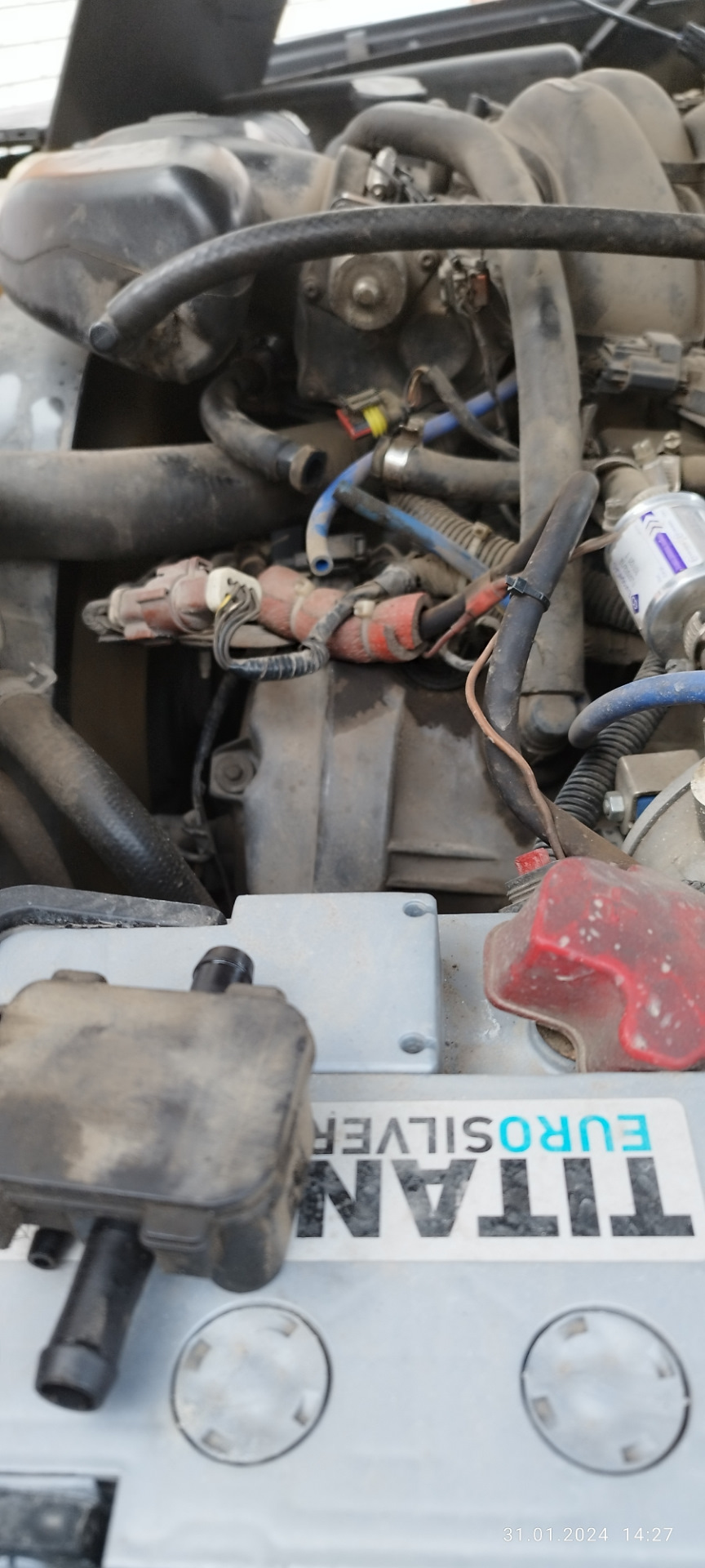 Замена шлангов ГБО и датчика давления — Ford Explorer (4G), 4,6 л, 2007 ...