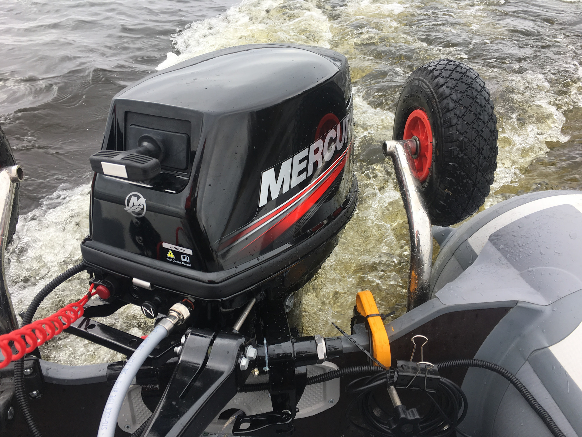 9 mh tmc заправка. Mercury 9. Лодочный мотор mercury me 9. Mercury f 9. Mercury me 9.