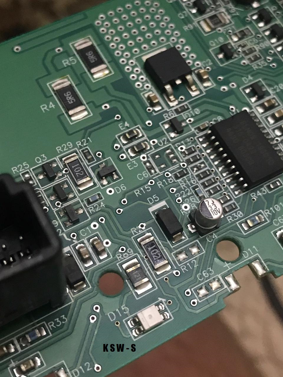 QQAAAgD44eA 960 на зеркале заднего вида зеленый огонек что это