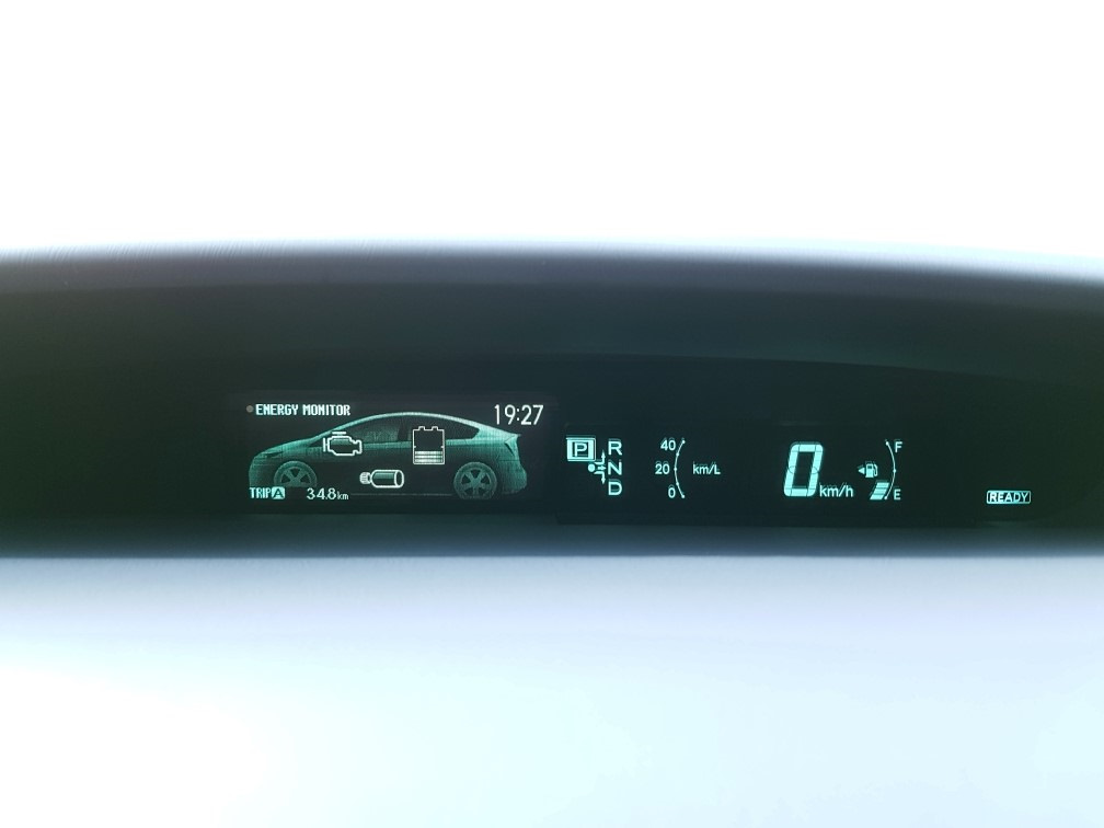 Prius 2012 plug in. Тойота приус 30 панель. Приус 30 кузов приборная панель. Панель приборов приус 30. Панель приборов приус 30.