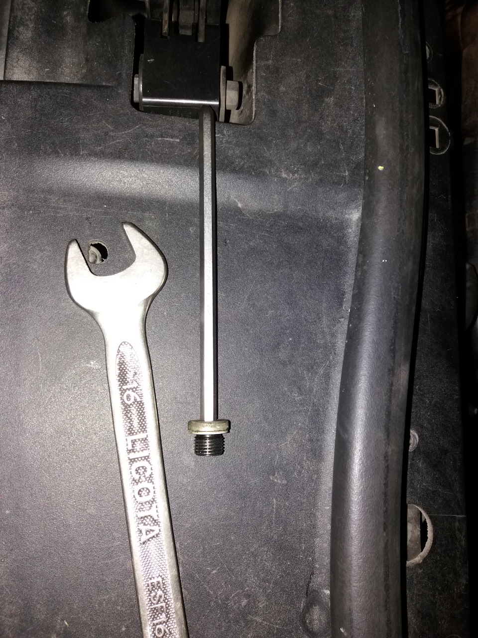 5 дизель. уровень масла туарег 2021. уровень масла туарег v10. щуп на туарег nf 3. 5.