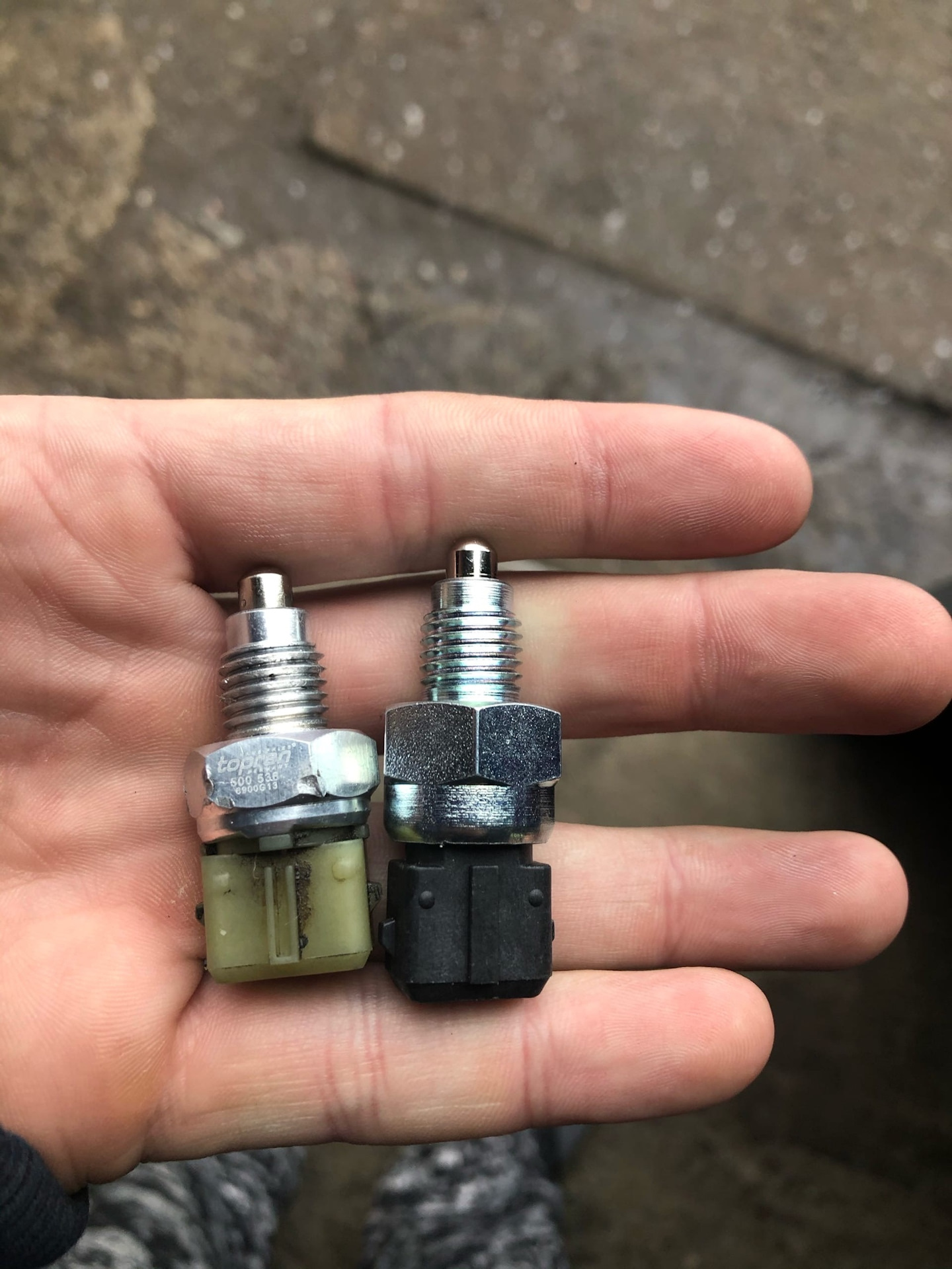 концевик заднего хода. выключатель заднего хода 1118. датчик заднего хода ланос 1. концевик заднего хода. концевик заднего хода.