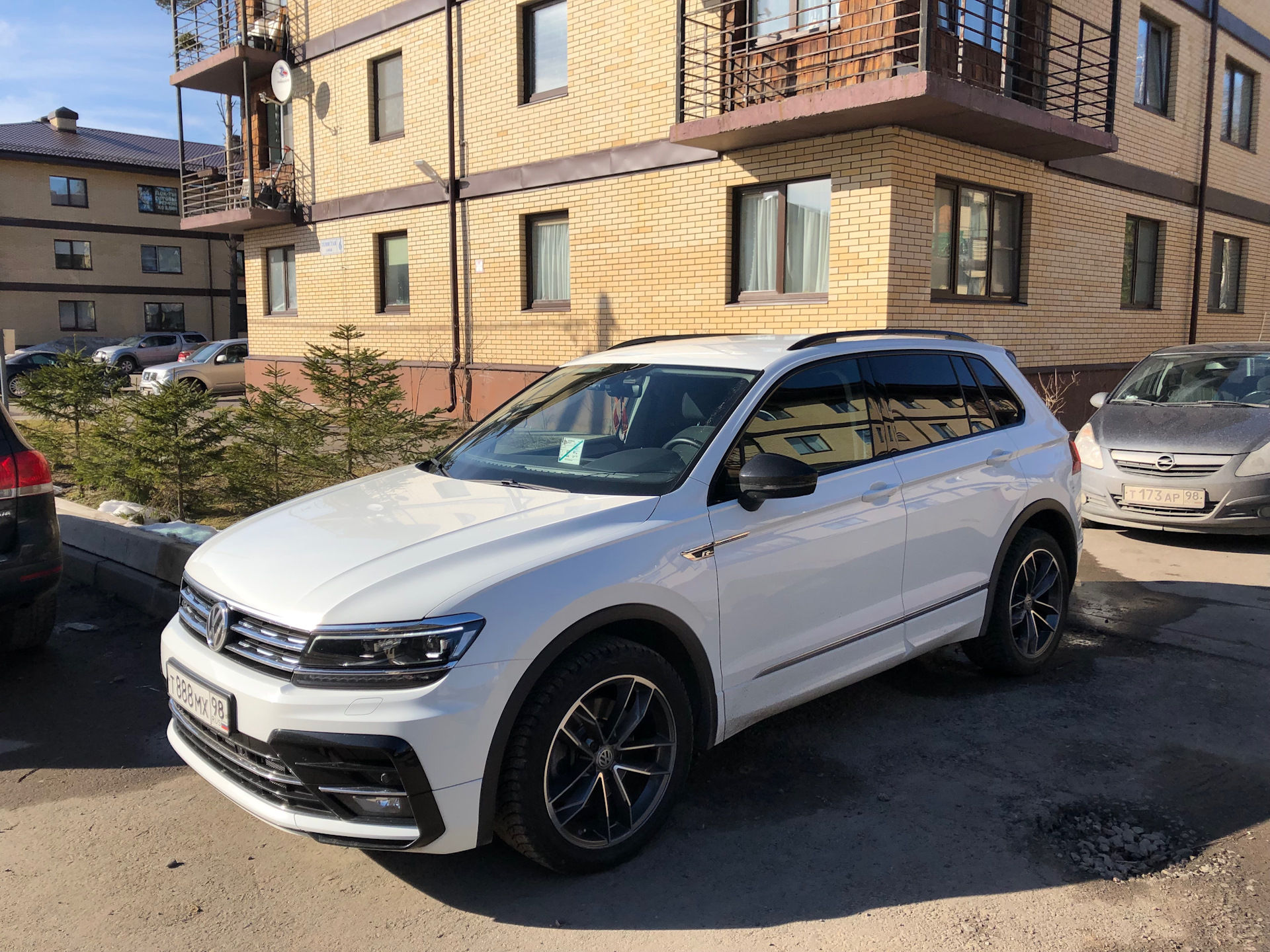 Tiguan 2 антихром. Volkswagen Tiguan антихром. Фольксваген Тигуан 2 антихром. Tiguan 2 r line антихром.