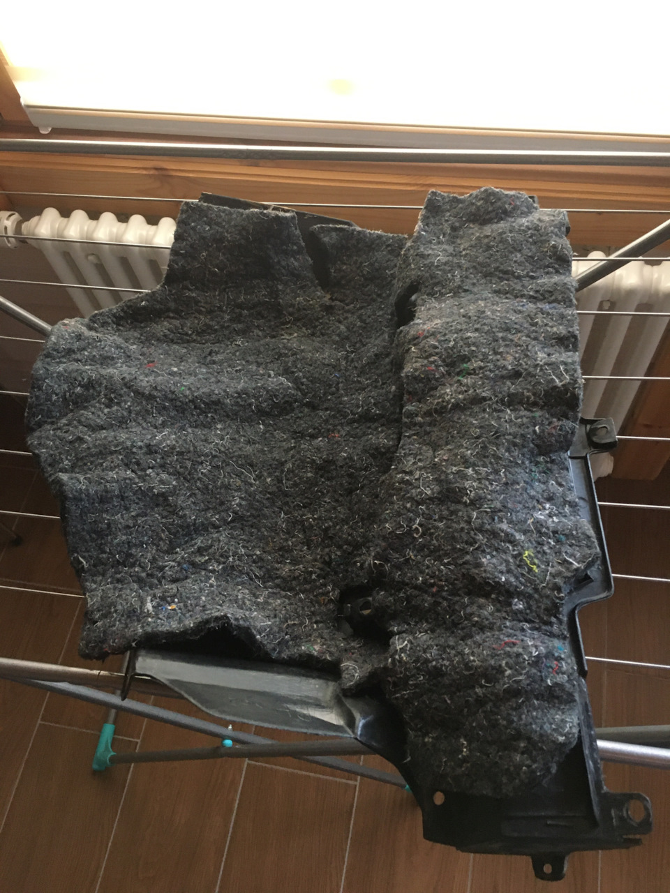 После стирки войлочная фигня растянулась и пришлось срезать лишнее — Toyota Crown (S120)