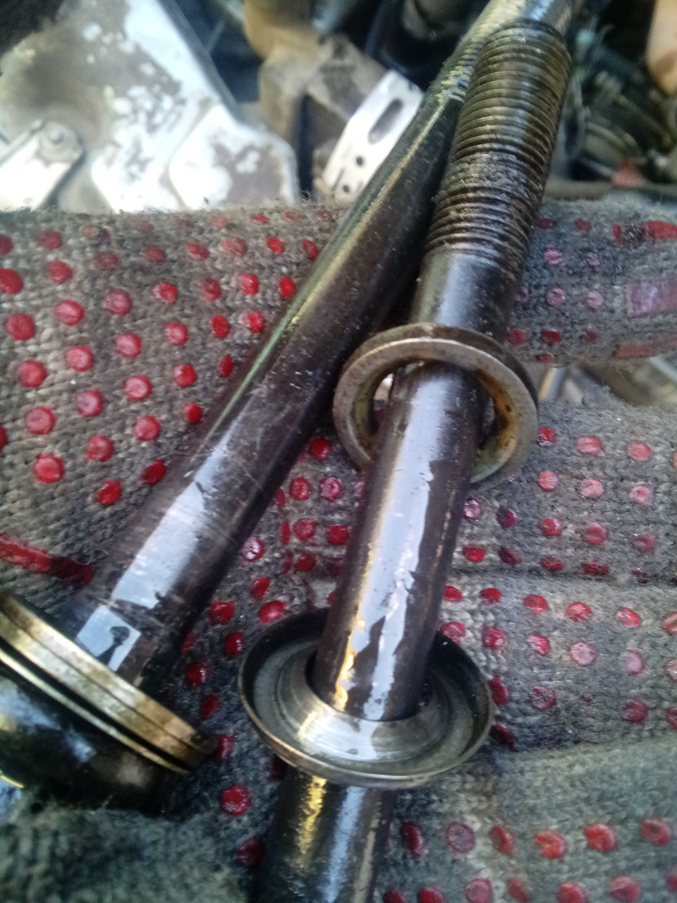 Вот такое ожерелье ждало меня на каждом болте держащем головку. — Lada 2120 Надежда