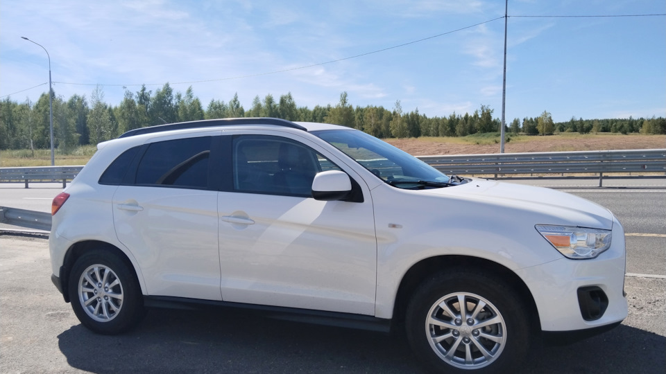 Mitsubishi ASX White