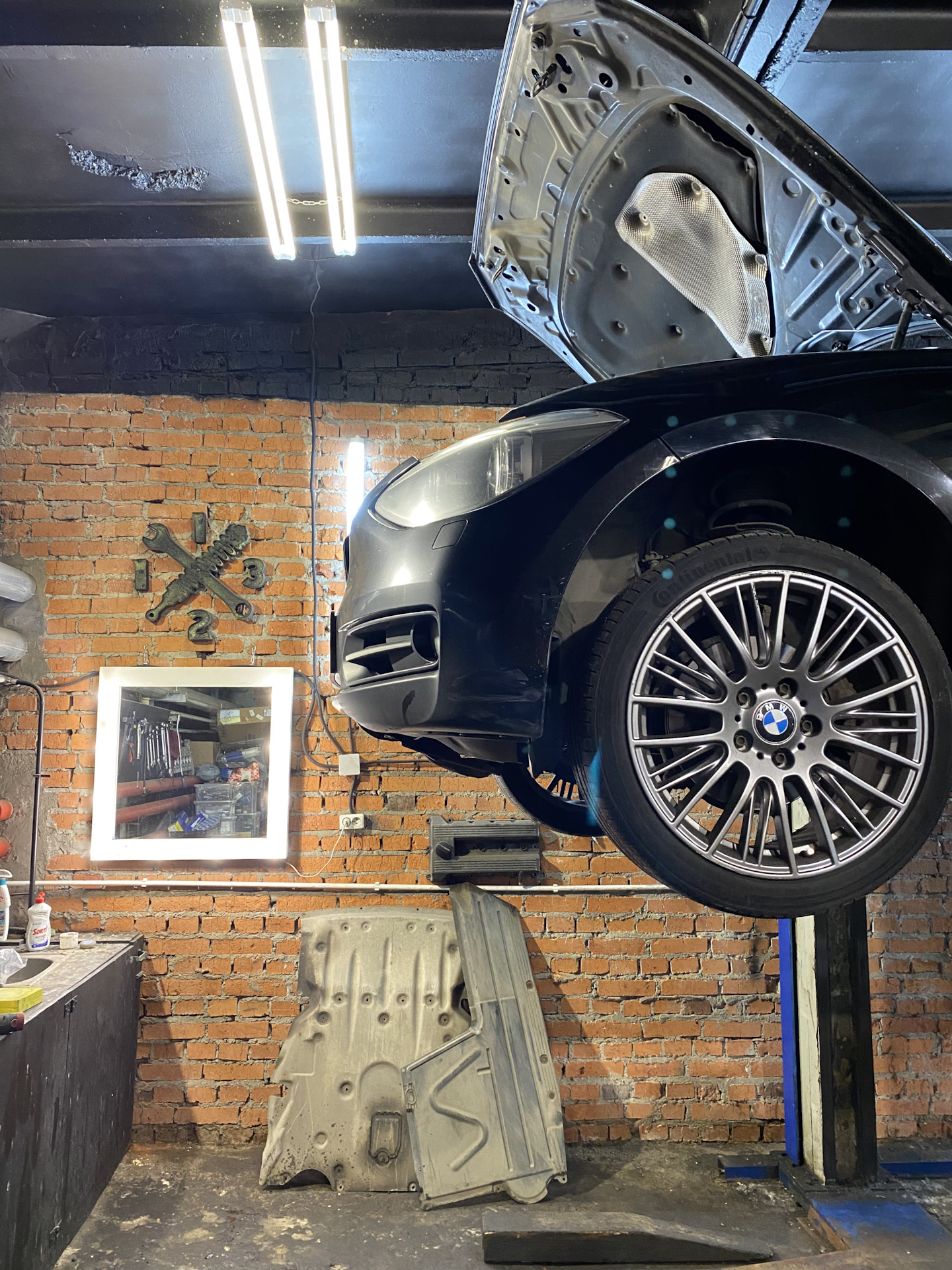 Замена отводящего патрубка системы охлаждения — BMW 1 series (F20), 1,6 ...