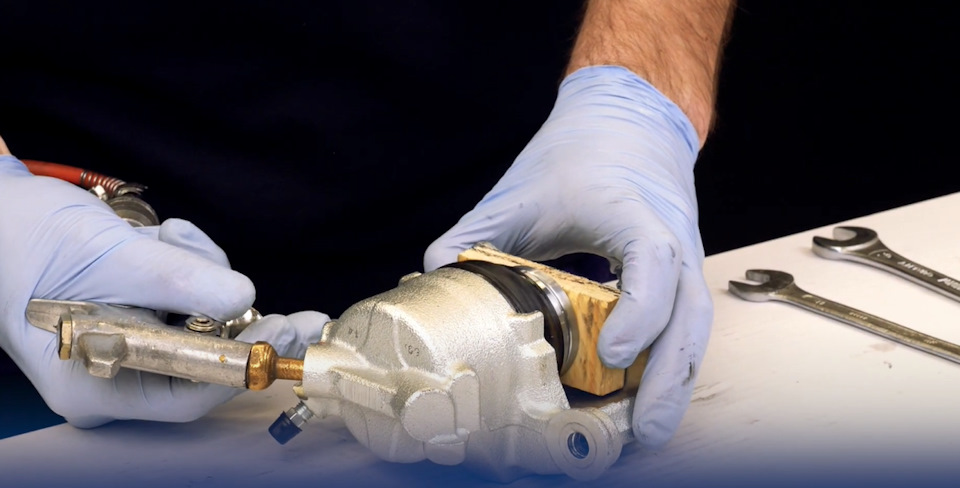 Как перебрать передний тормозной суппорт. Инструкция — AUTOFREN SEINSA ...