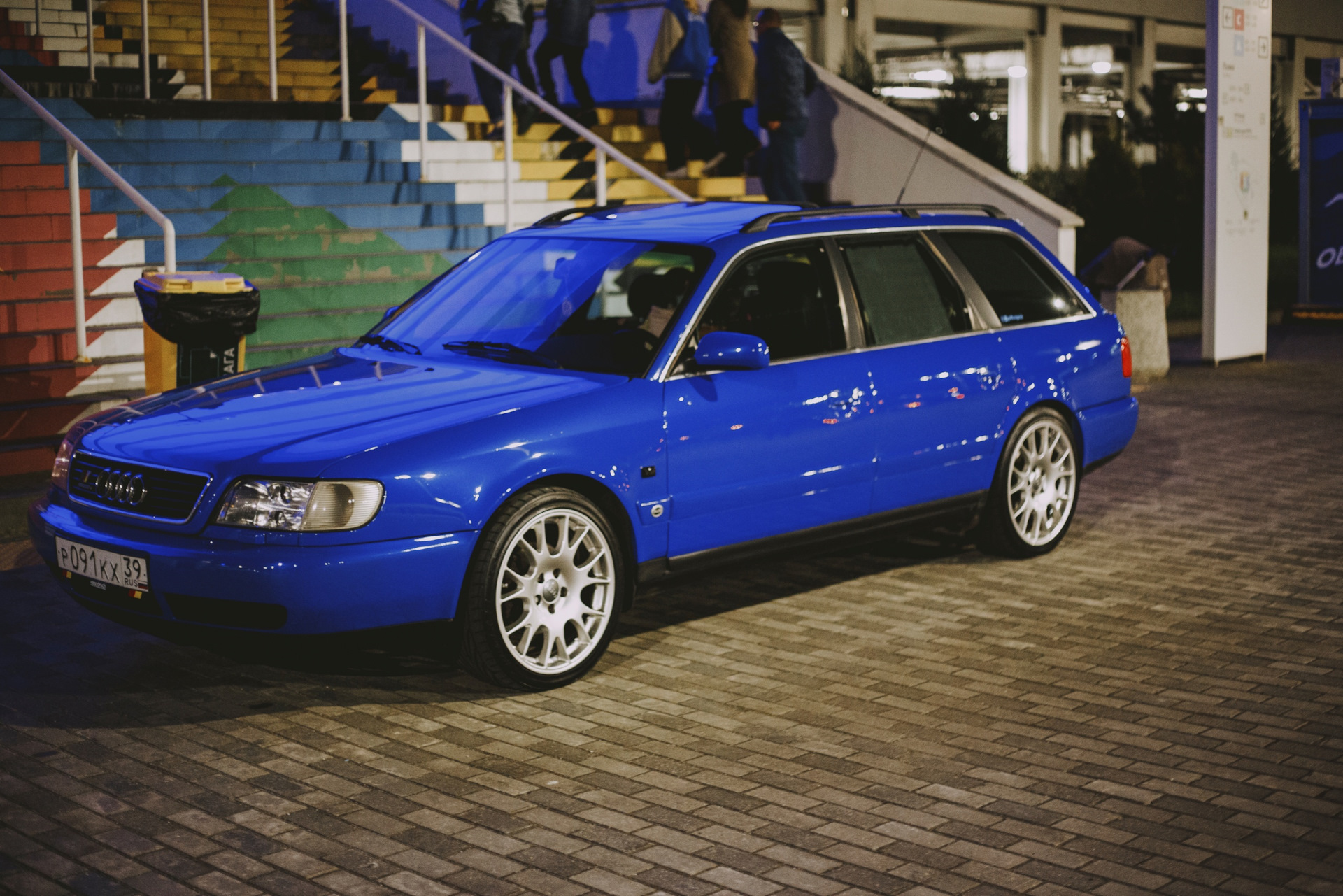 Выставка на стадионе Калининград — Audi A6 Avant (C4), 2,5 л, 1997 года |  встреча | DRIVE2