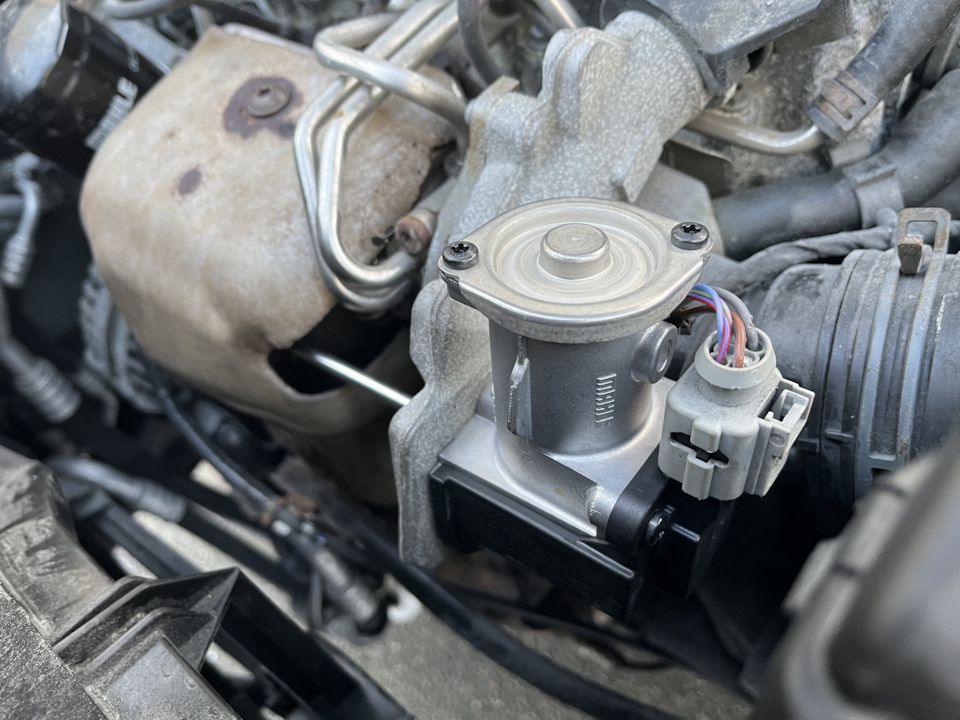 Замена актуатора турбины и замка капота. — Volkswagen Caddy (3G), 1,2 л ...