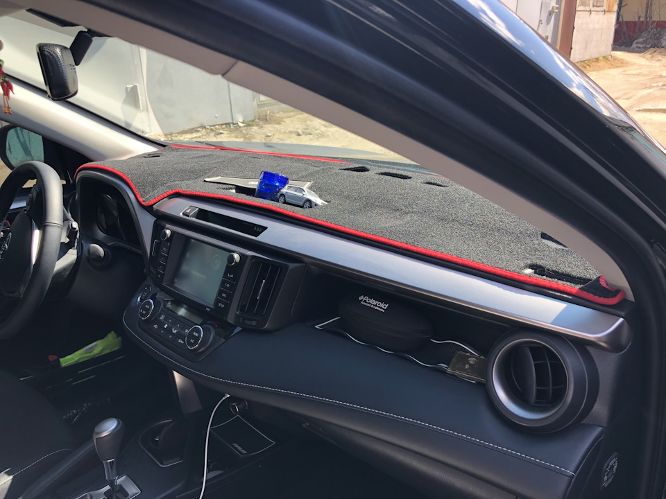 Коврик на торпеду. — Toyota RAV4 (IV), 2,5 л, 2019 года | аксессуары ...
