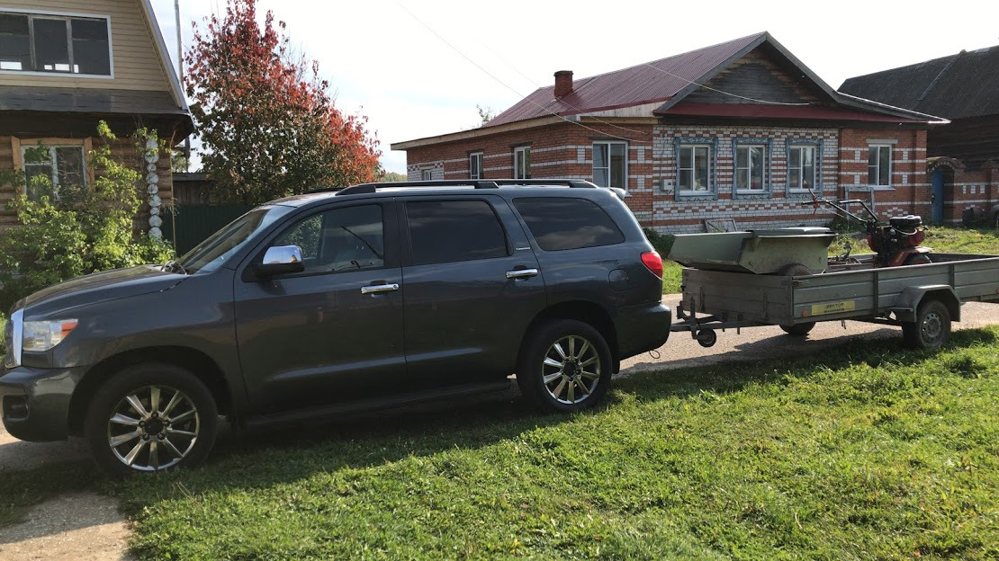 Toyota sequoia 5.7. Тойота Секвойя платинум.