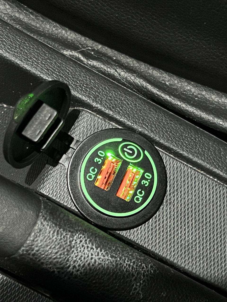 USB вместо прикуривателя. — Volkswagen Polo liftback, 1,6 л, 2020 года ...