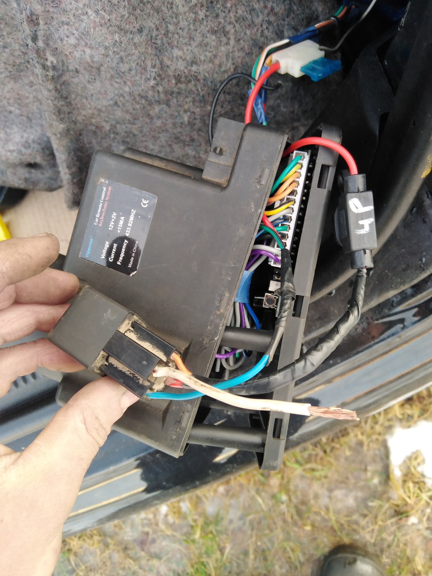 Открытие багажника с брелка центрального замка. — Audi A4 (B5), 1,8 л ...