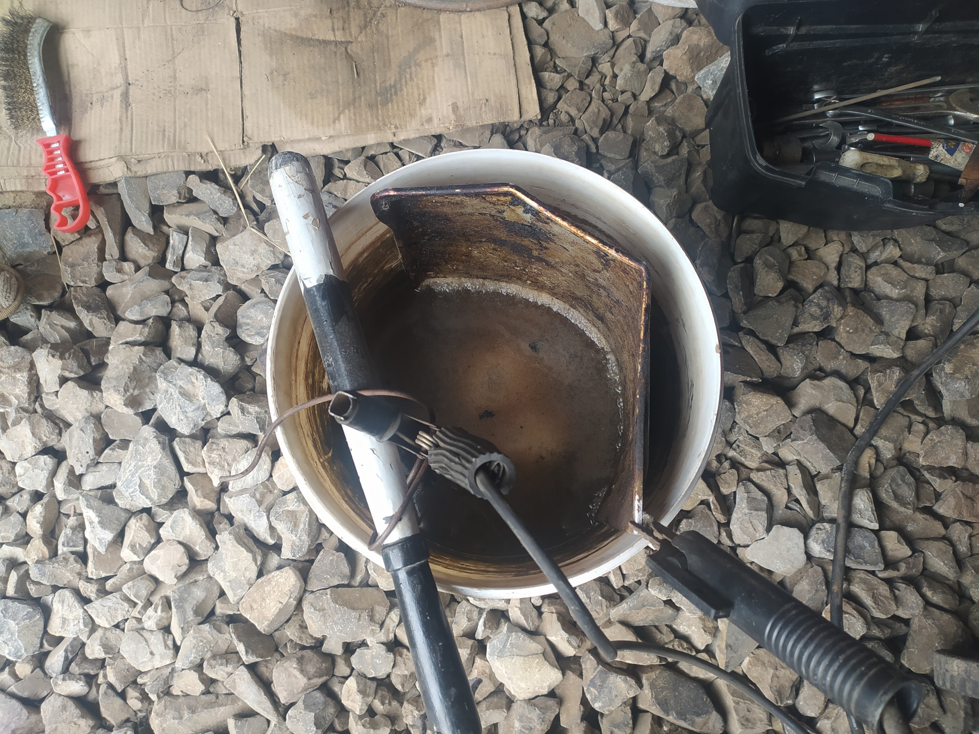 Электролиз тормозного суппорта. Замена поршня. — Ford Fusion, 1,4 л ...