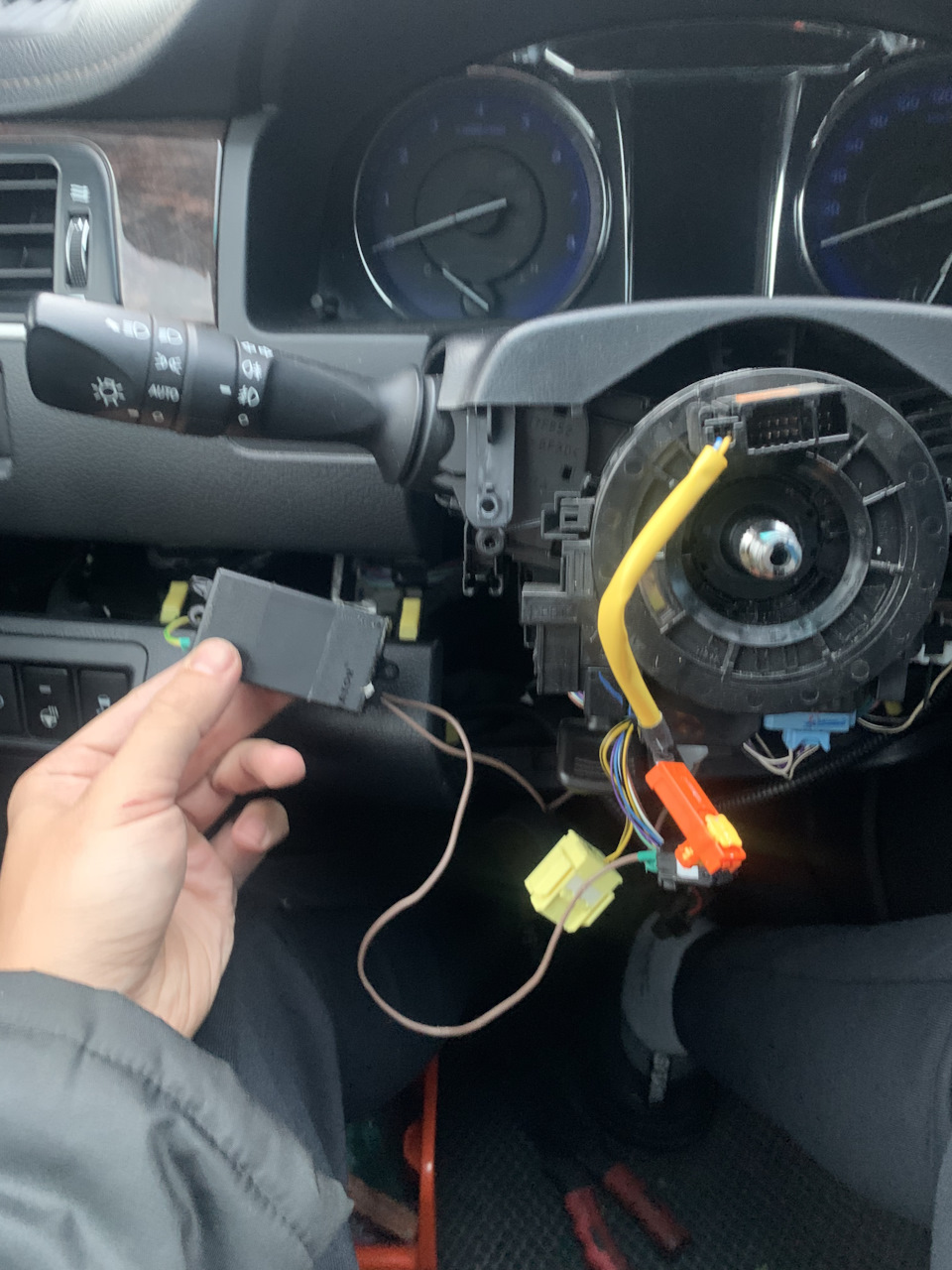 Подключение подогрева руля — Toyota Camry (XV50), 2,5 л, 2017 года ...