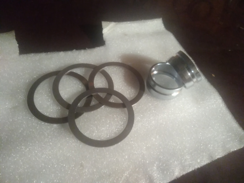 Распорные втулки подшипников ступицы — Lada 4x4 3D, 1,7 л, 2013 года ...