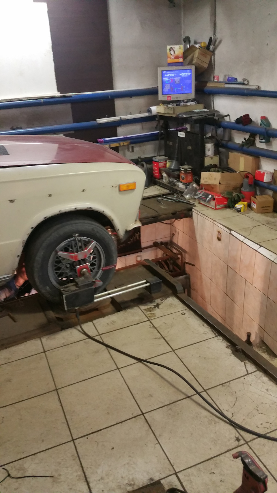 Сход развал сделала, руль крутиться перестал — Lada 2106, 1,6 л, 1983 ...