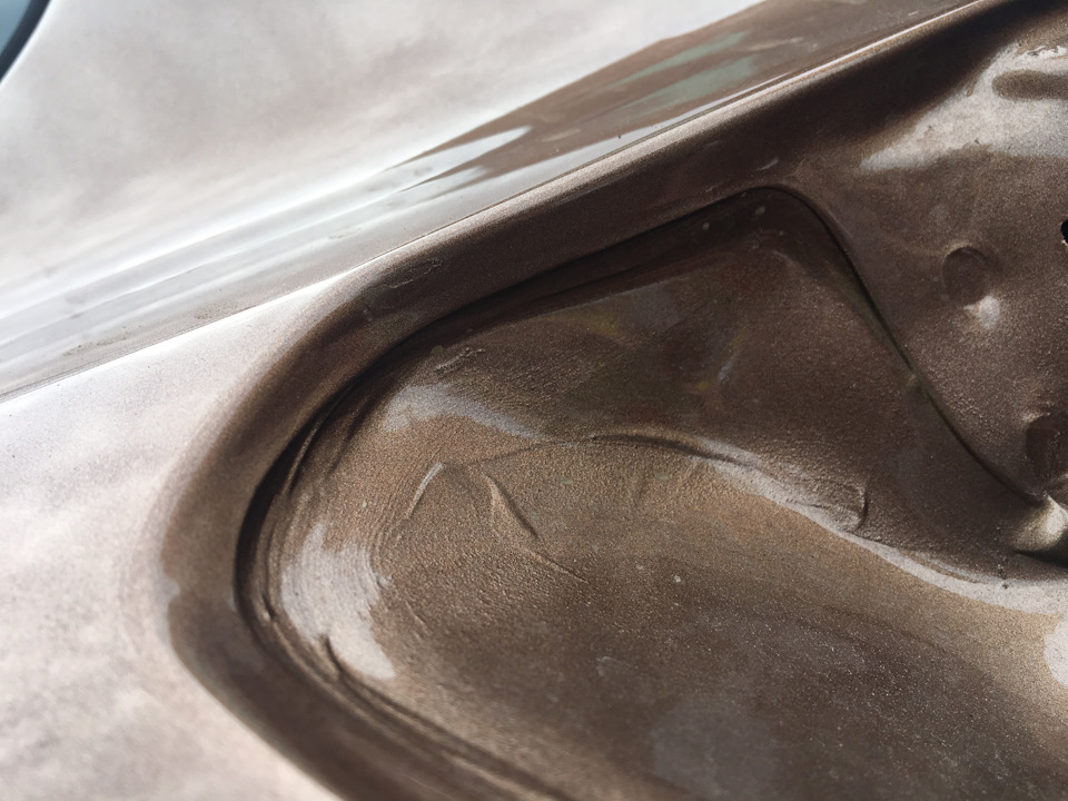 Обезжириваем, закрашиваем оригинальной краской Пума, которую я удачно заранее прикупил в пузырьке. Как чувствовал) — Lada XRAY